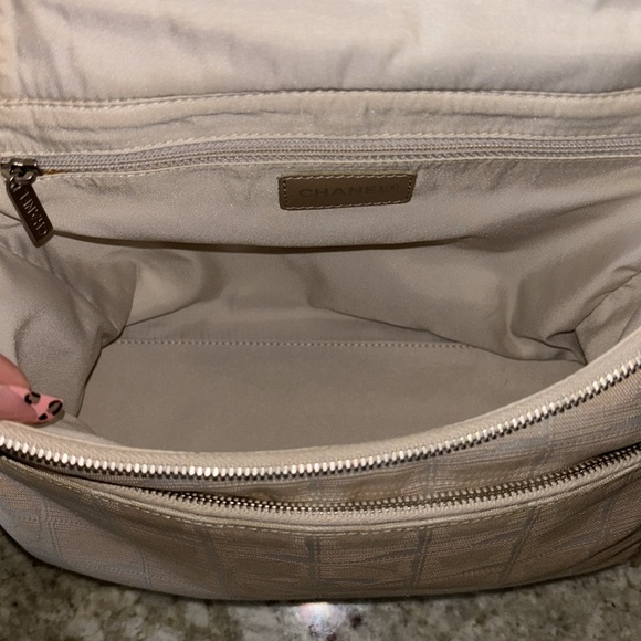 Chanel - Picture 6 of 9